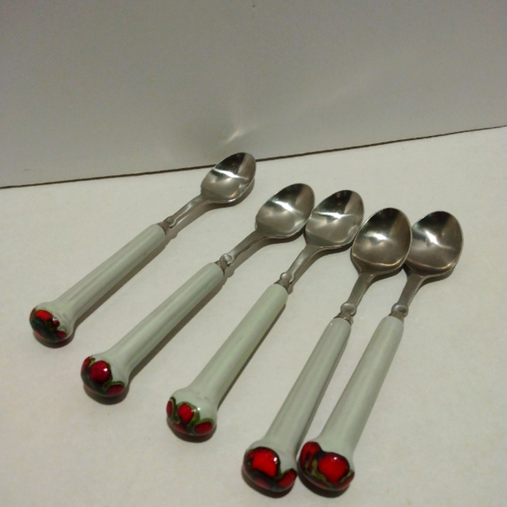 5 vintage Denby tea spoons.